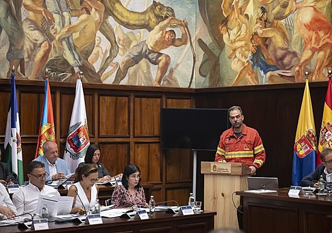 Federico Grillo, Jefe de Emergencias del Cabldo de Gran Canaria, en la asamblea.