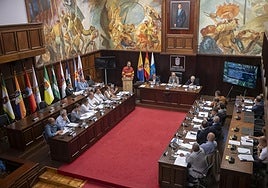 Un momento de la Asamblea de Alcaldes y Alcaldesas celebrada en la Casa Palacio.