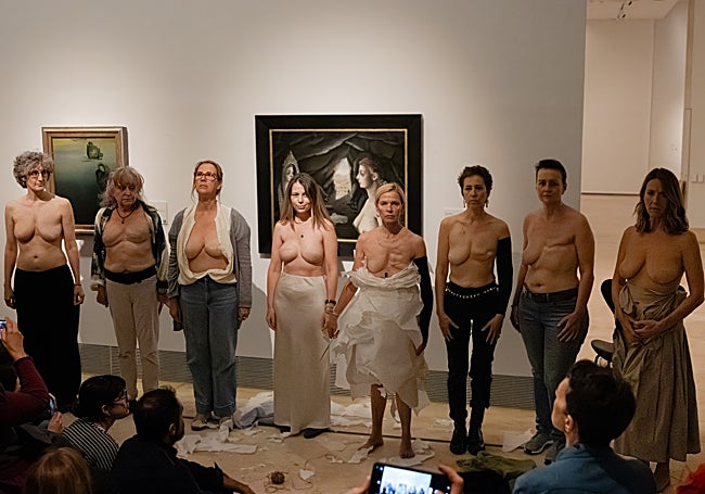 Imagen de la participación de mujeres de la asociación 'IN' en la performance.