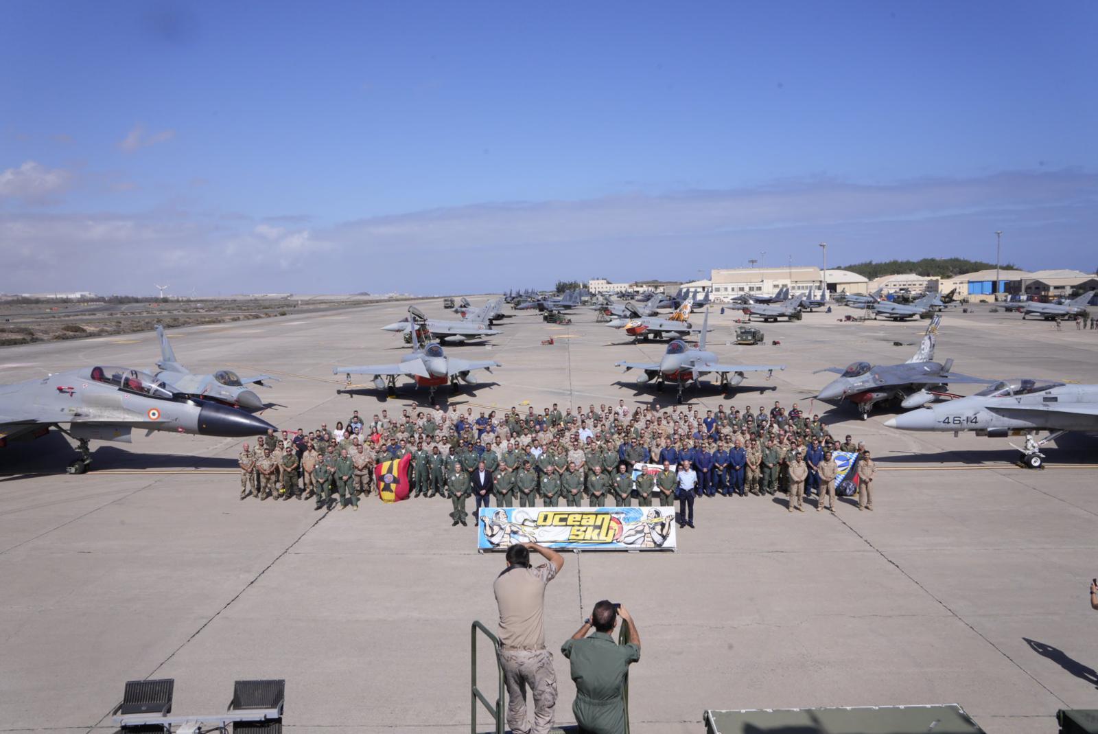El Ejército del Aire informa en la Base Aérea de Gando, en imágenes