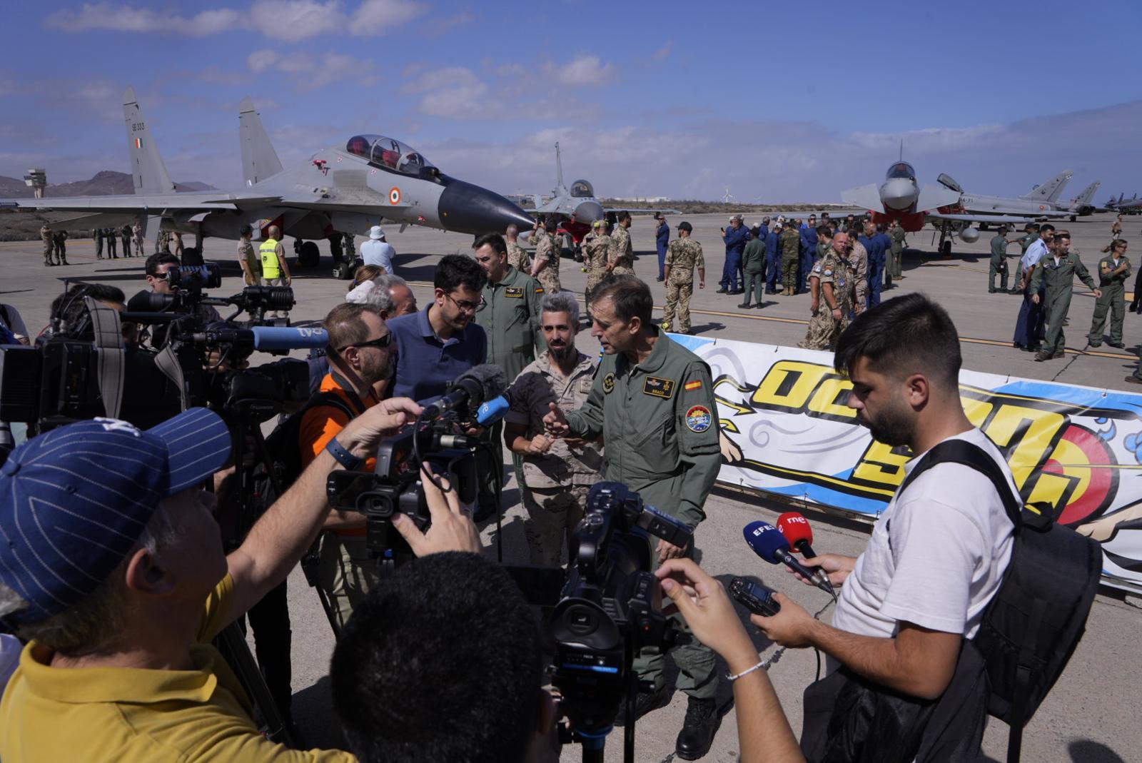 El Ejército del Aire informa en la Base Aérea de Gando, en imágenes