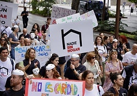 Momento de la manifestación de este viernes para denunciar la situación de las personas sin hogar.