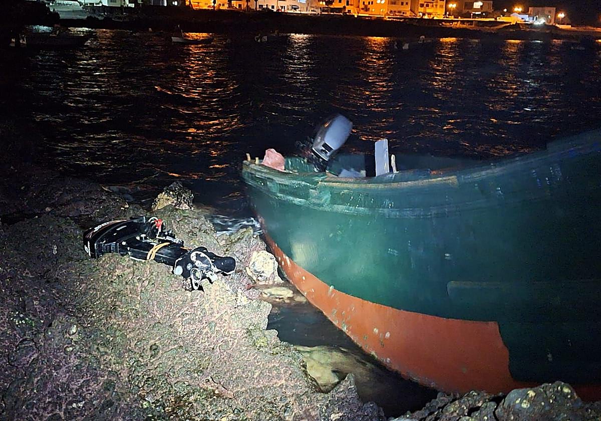 Imagen de la embarcación llegada a las costas de Lanzarote.