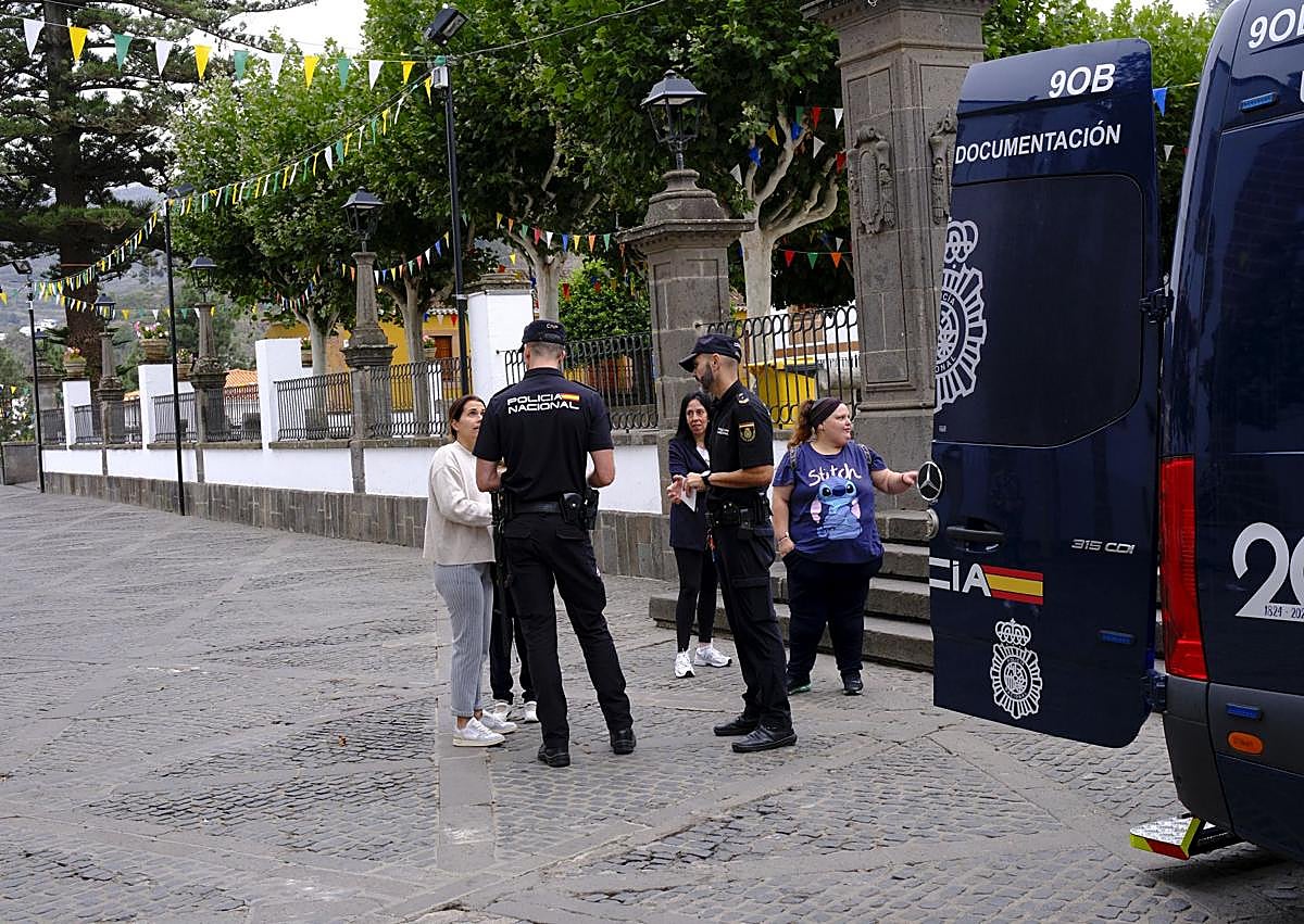 Imagen secundaria 1 - Renovar el DNI sin desplazarse a la ciudad: así funciona la nueva unidad VIDOC en Teror