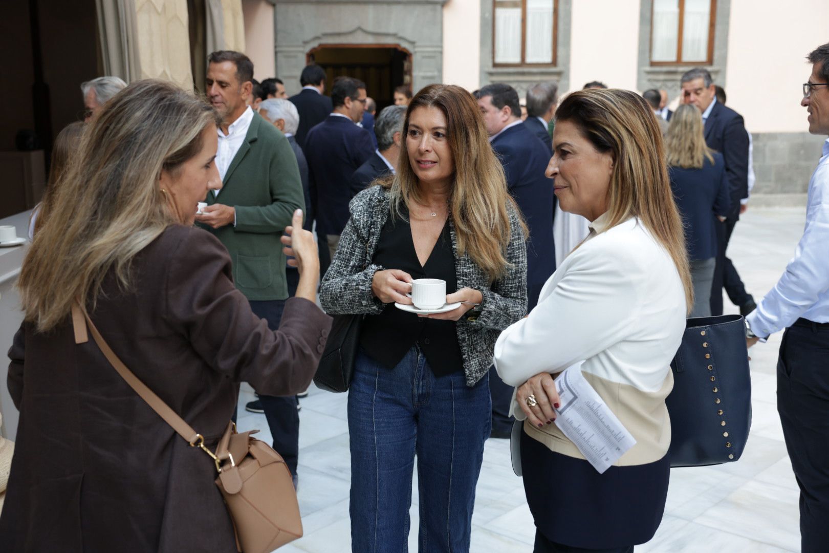 La APD pone el foco en las implicaciones del blockchain y los criptoactivos