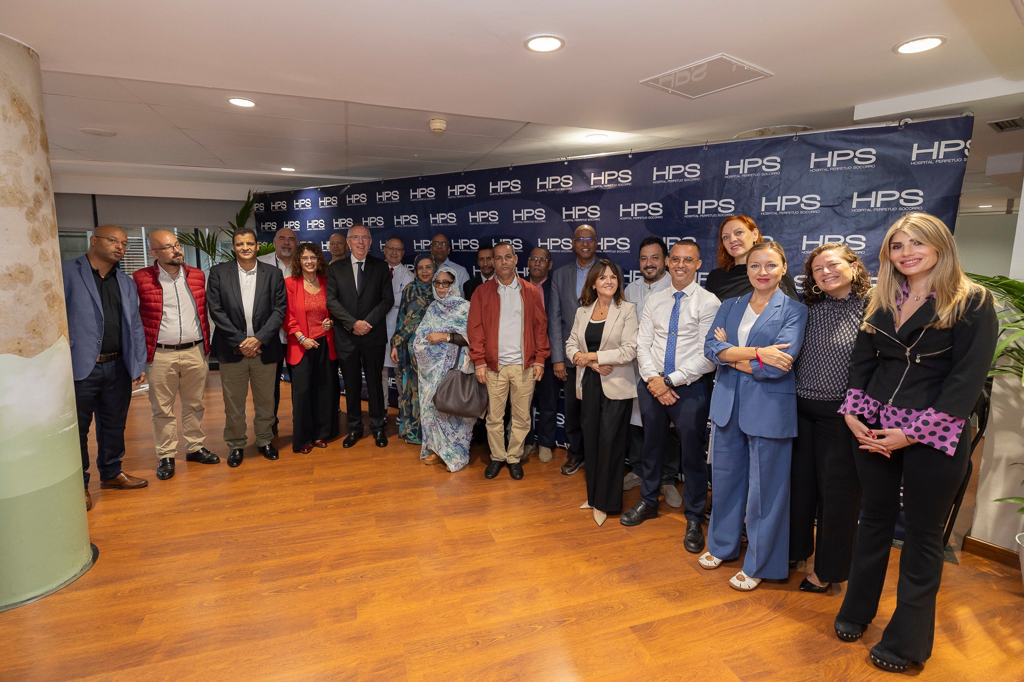 Directivos de HPS y delegación de Mauritania.