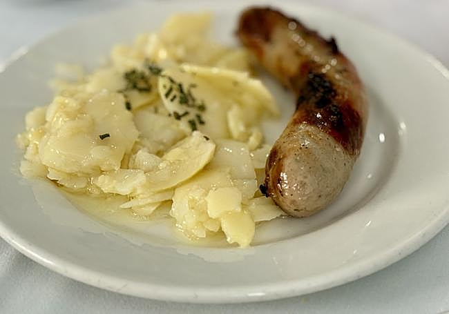 Salchicha alemana en ¡El secreto de Aída'