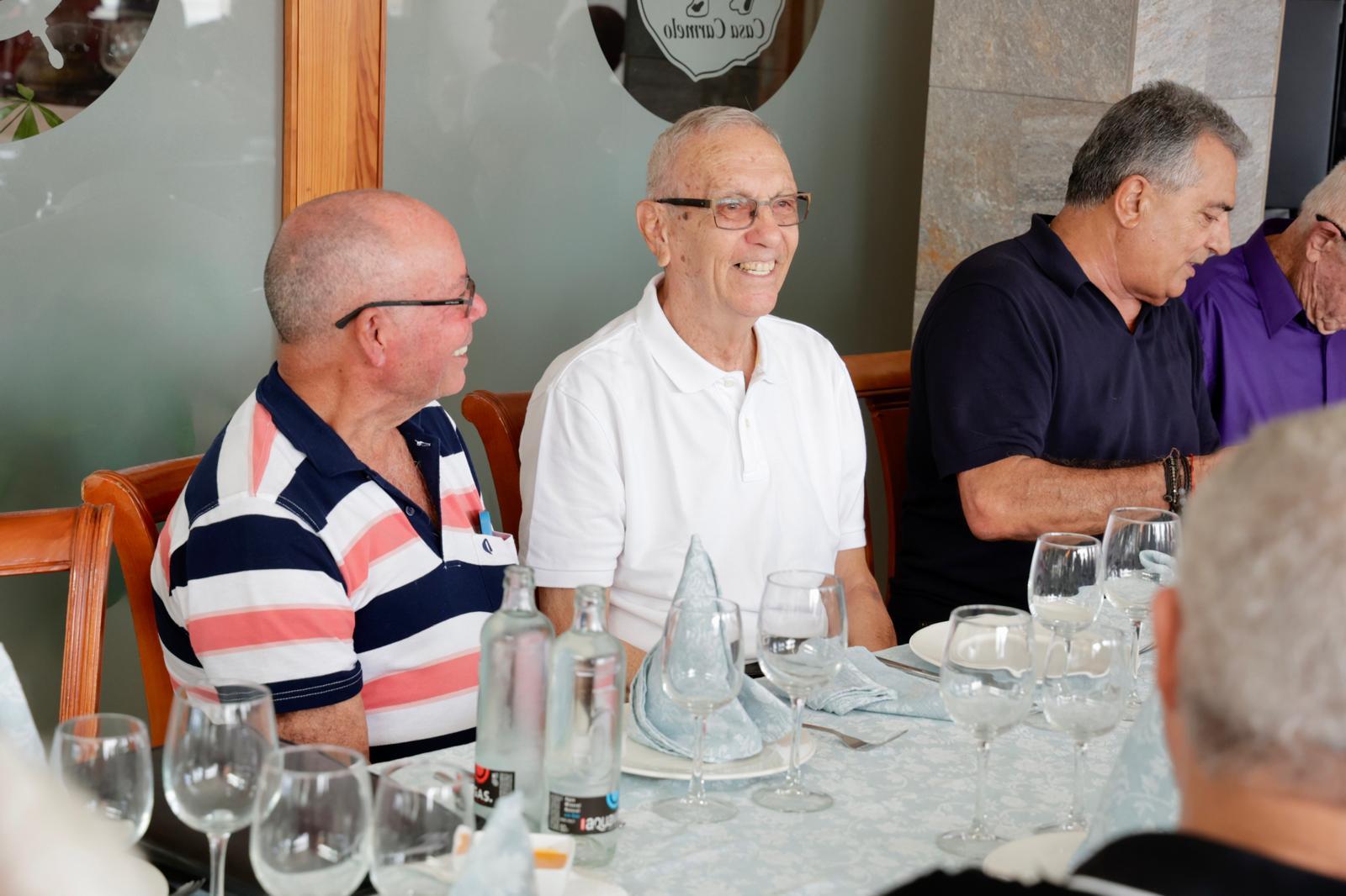 Emotivo almuerzo entre veteranos y antiguos dirigentes de filiales de la UD Las Palmas