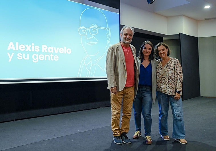 Juan García Luján, Thalía Rodríguez y Ángeles Jurado, durante el homenaje.