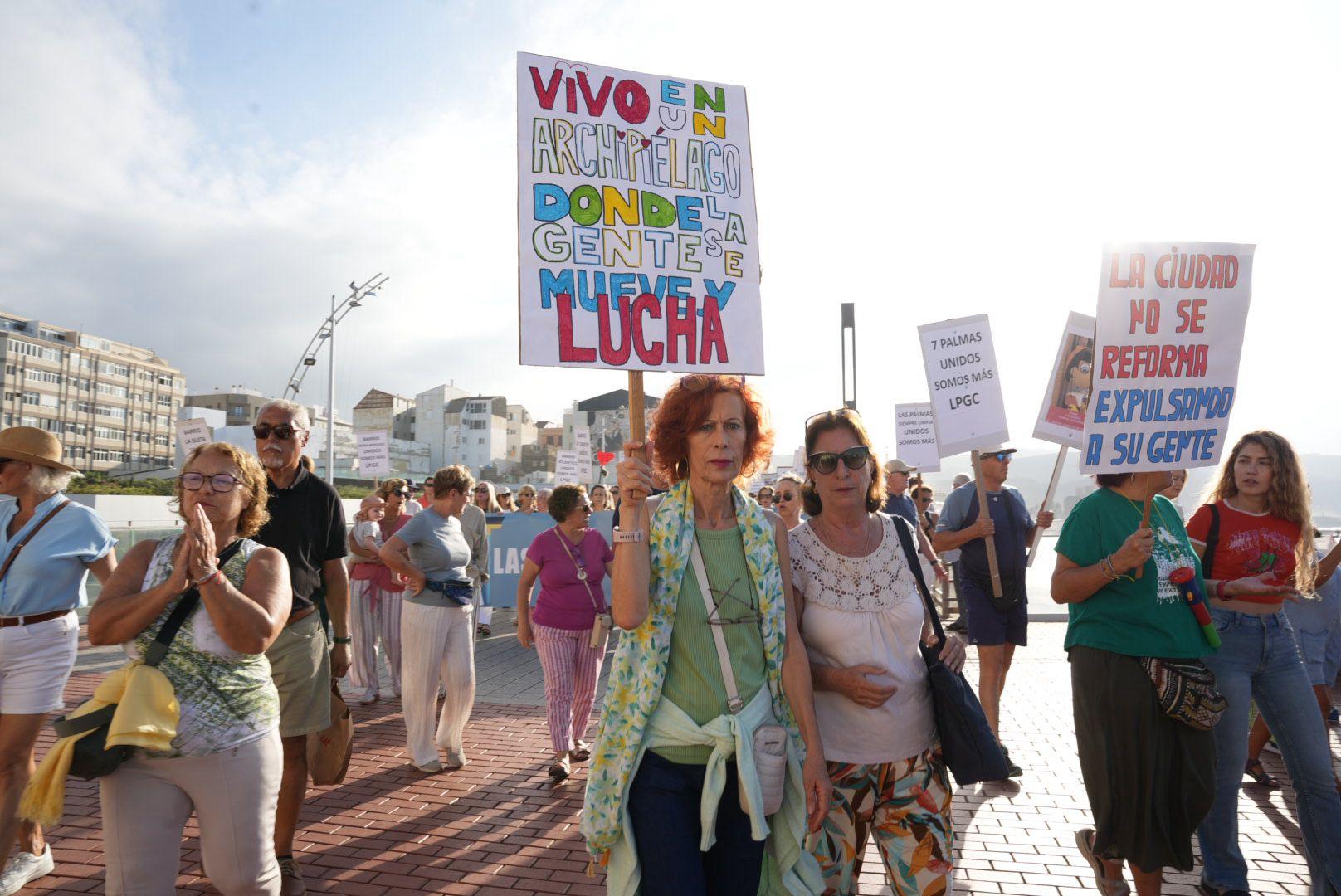 Manifestación &#039;Por la ciudad que merecemos&#039;, en imágenes