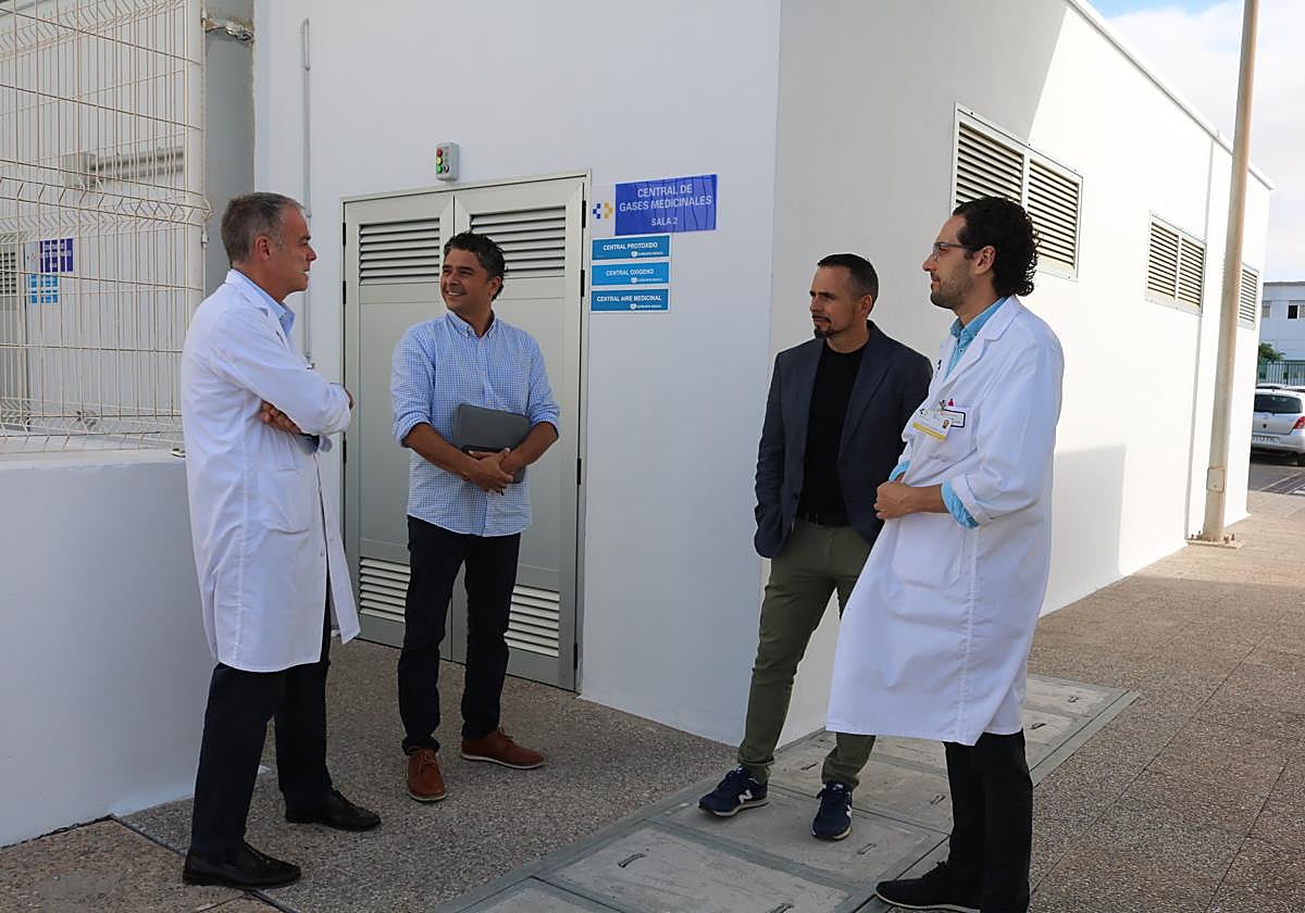 Autoridades sanitarias conociendo la nueva infraestructura.