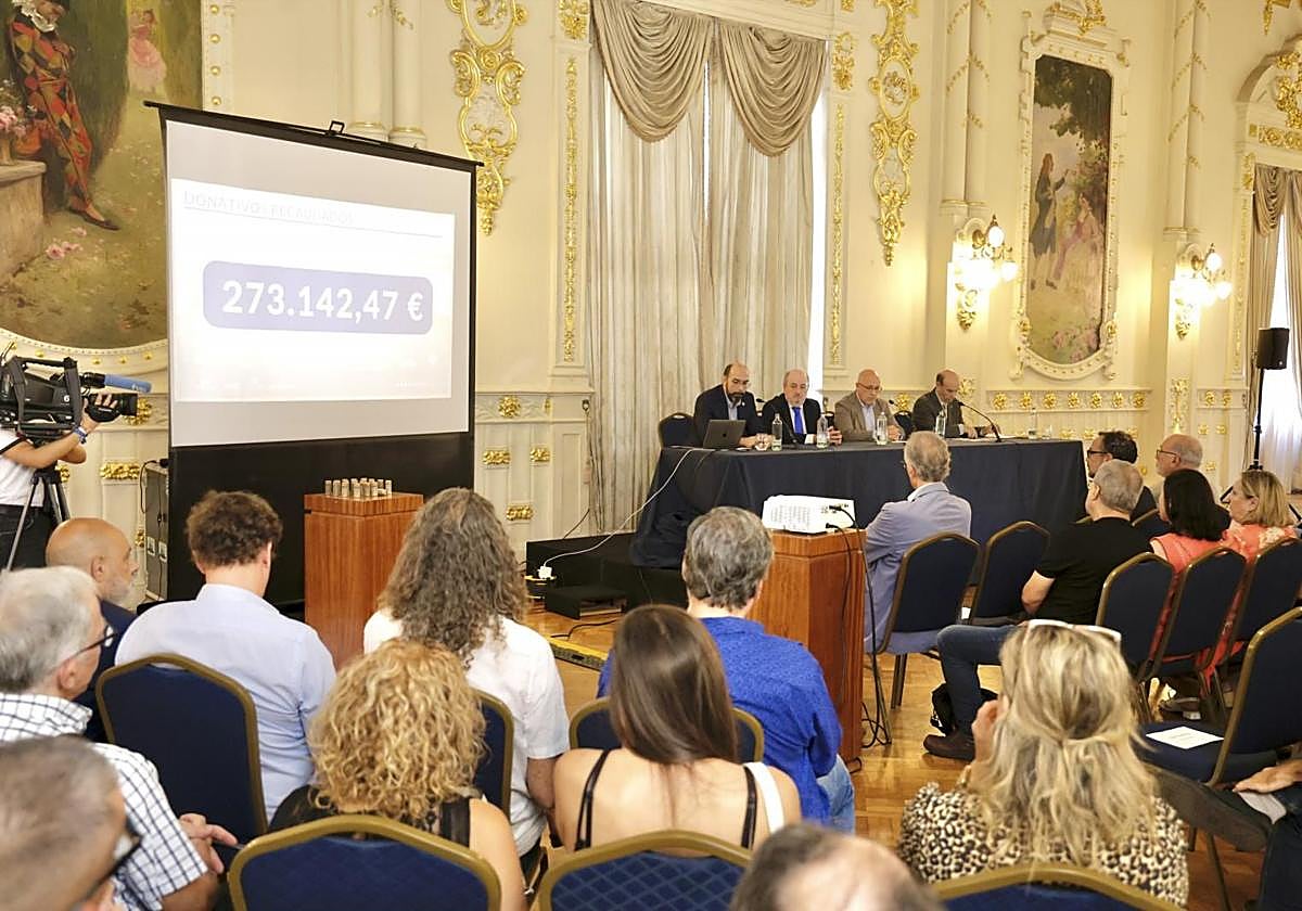 Acto por el 20º aniversario del belén de arena de Las Canteras, este martes en el Gabinete Literario.