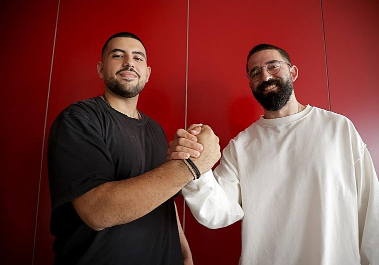 Bryan Tavío con su entrenador, Daniel Hernández.