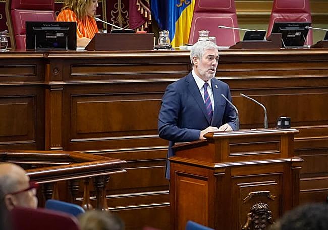 Fernando Clavijo, en el Parlamento este martes.