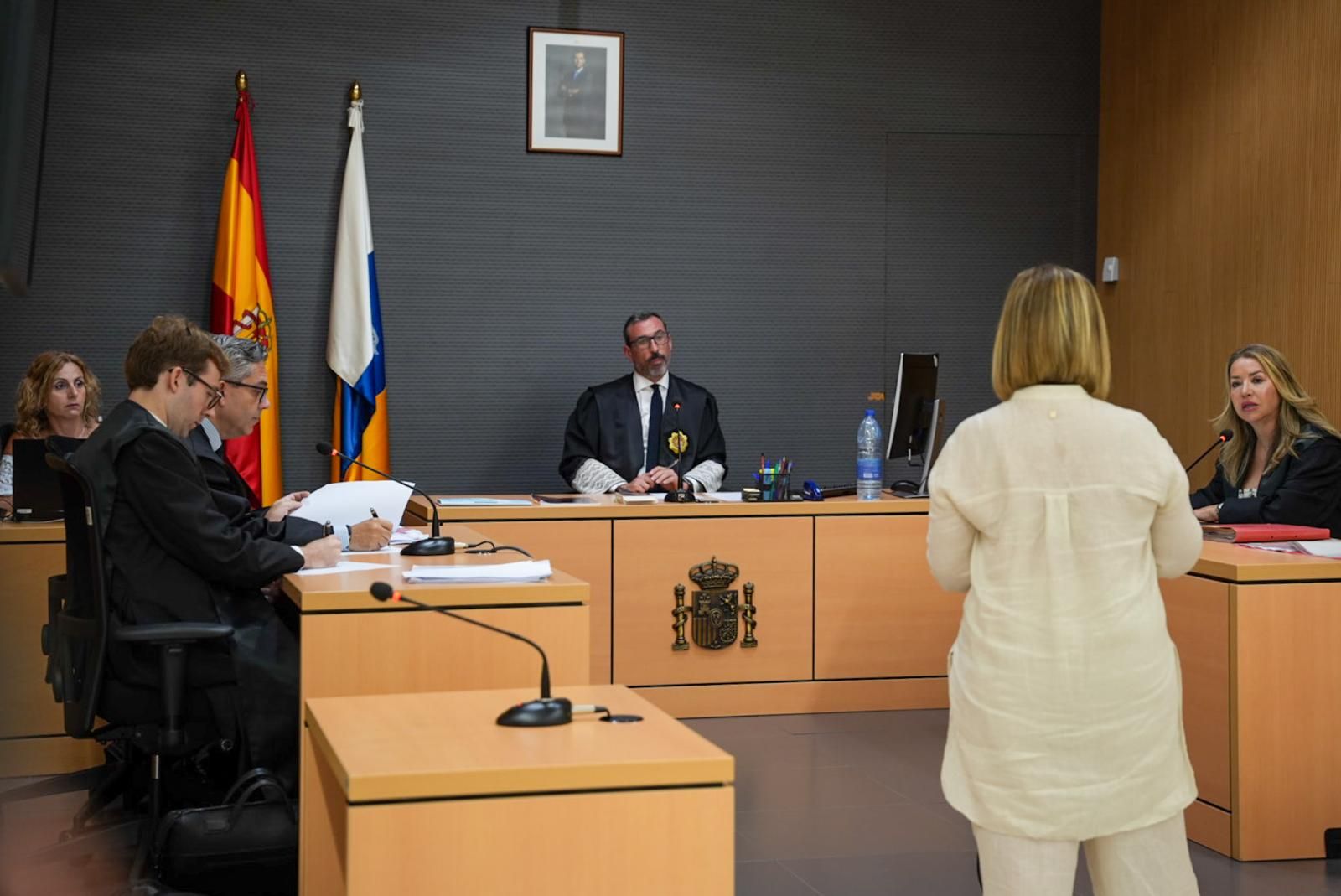 Imágenes de la declaración de la concejala Inmaculada Medina y la gerente de la Sociedad de Promoción, María Elena Rodríguez, por el carnaval de 2024