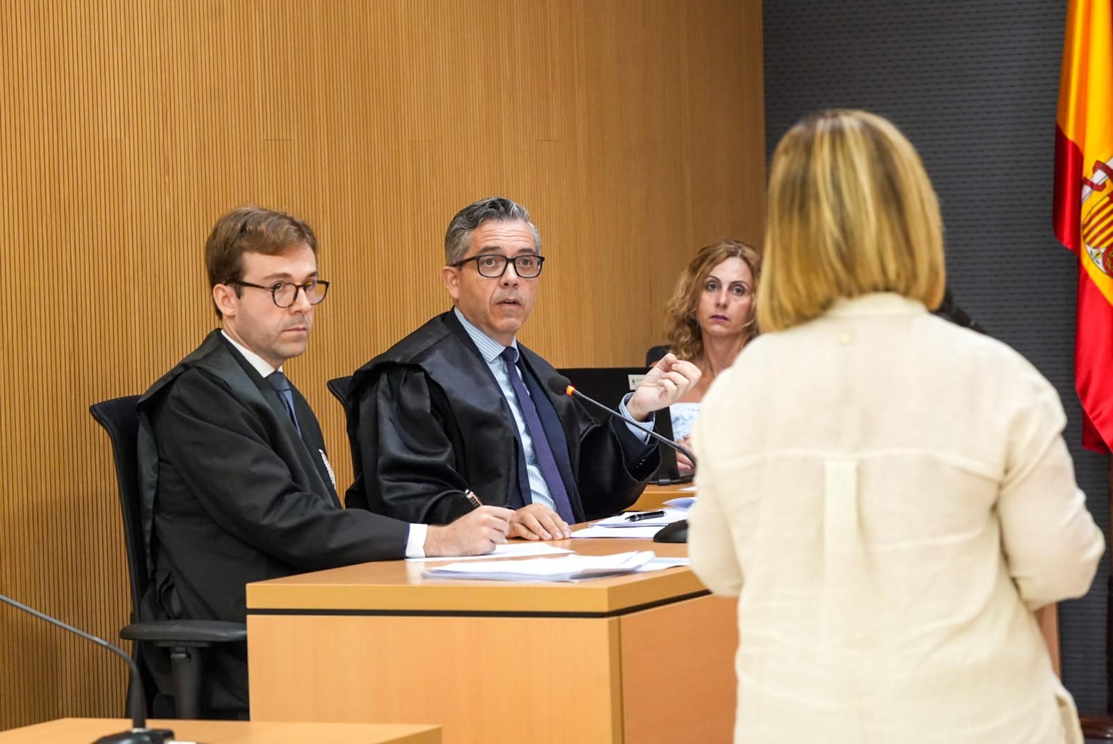 Imágenes de la declaración de la concejala Inmaculada Medina y la gerente de la Sociedad de Promoción, María Elena Rodríguez, por el carnaval de 2024