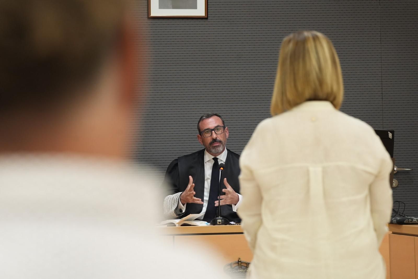 Imágenes de la declaración de la concejala Inmaculada Medina y la gerente de la Sociedad de Promoción, María Elena Rodríguez, por el carnaval de 2024