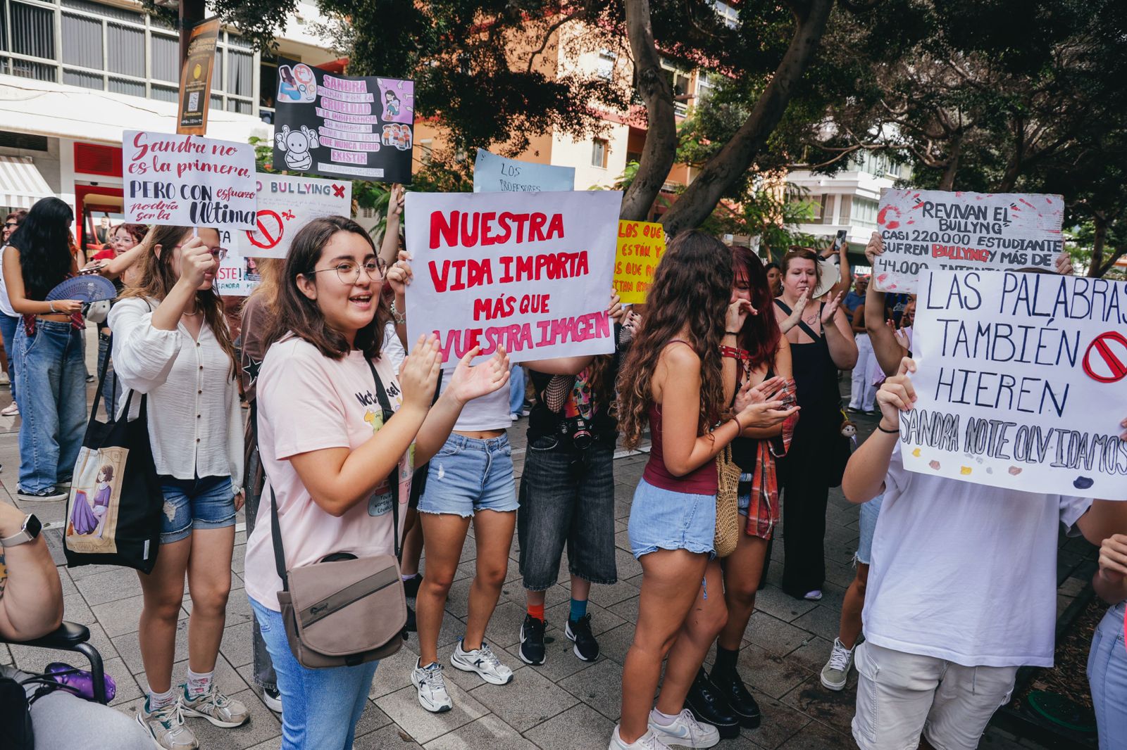 Los estudiantes exigen en la calle protección ante el acoso escolar