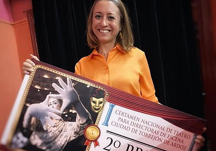 Romina R. Medina, con su segundo premio.
