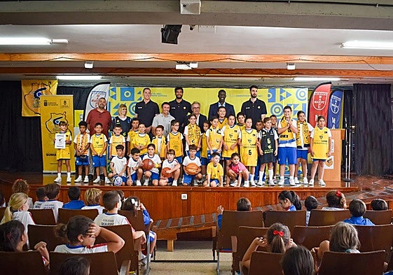 El CB Gran Canaria y el Colegio Marpe Altavista, juntos entre sonrisas y cariño