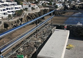 Imagen aportada por los vecinos, que se quejan de la falta de papeleras en el paseo marítimo de Morro Besudo.