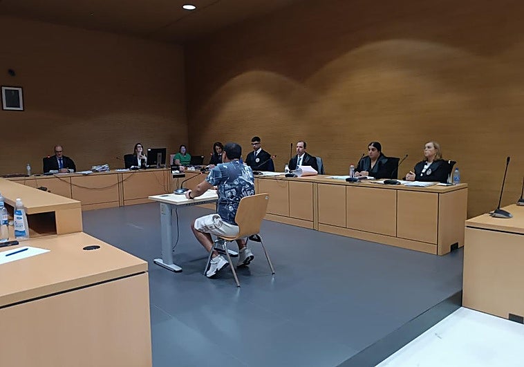 Imagen del acusado, Daniel Isaías A.C., declarando ante la sala.