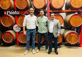 De izquierda a derecha, Eduardo Martell, Adrián García y el alcalde de Arucas, Juan Jesús Facundo.