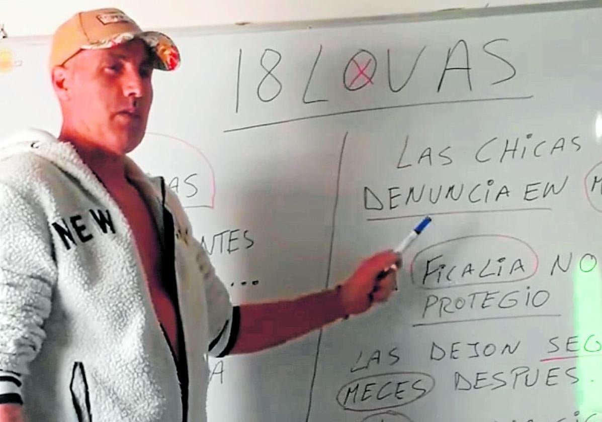 Agustín A.B., alias Yino, en una imagen que difundió él mismo en sus perfiles públicos.