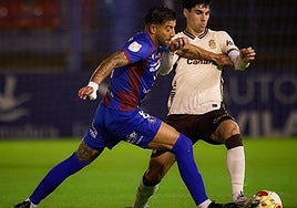 Navarro sale al cruce de Zarfino, durante el choque del martes en Almendralejo.