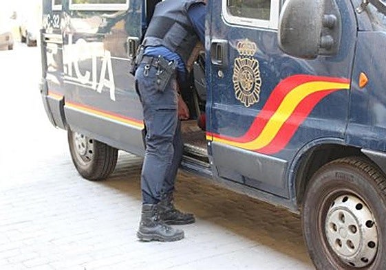 Un agente de la Policía Nacional.