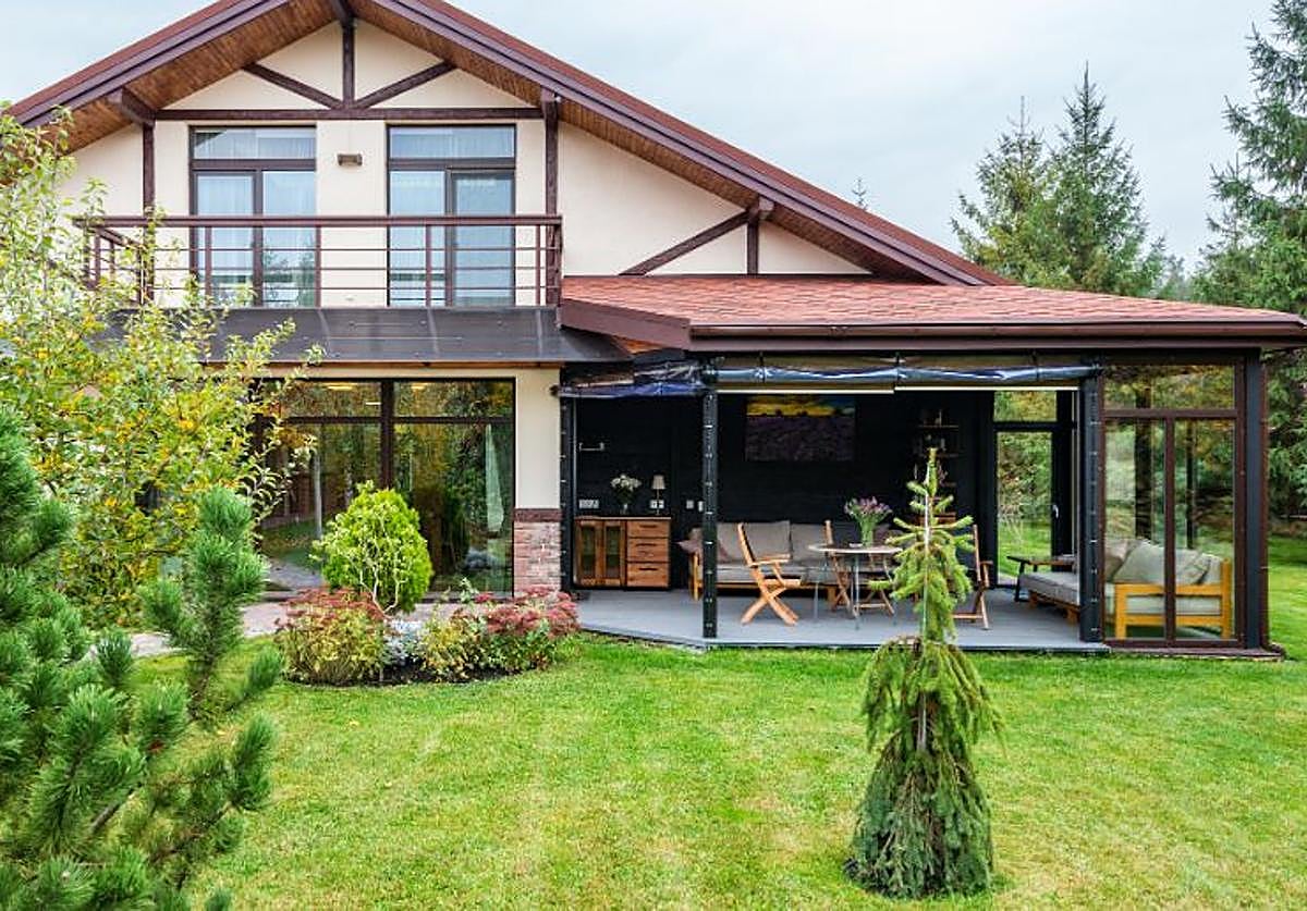 Imagen de una casa protegida frente a robos y ocupaciones.