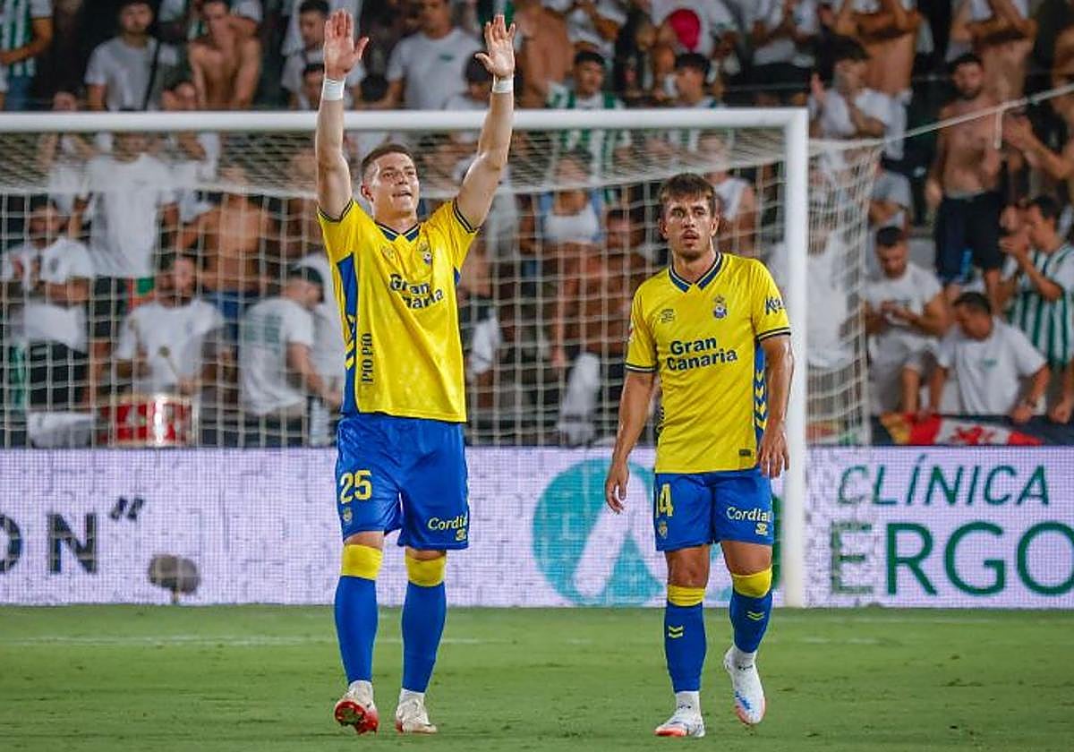 Lukovic celebra uno de sus goles junto a Manu Fuster.