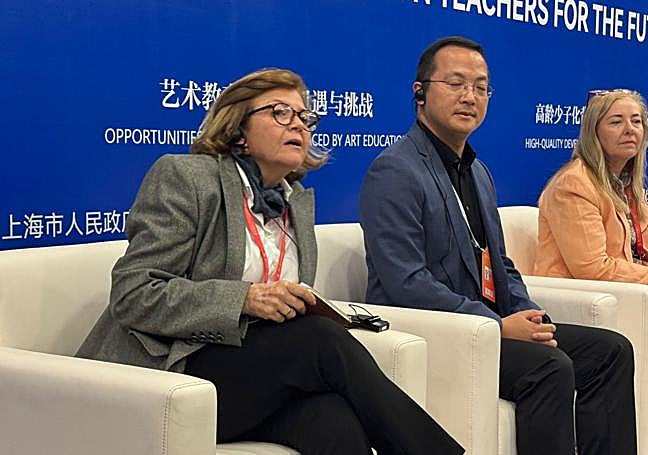 Teresa Santana en su intervencion en China.