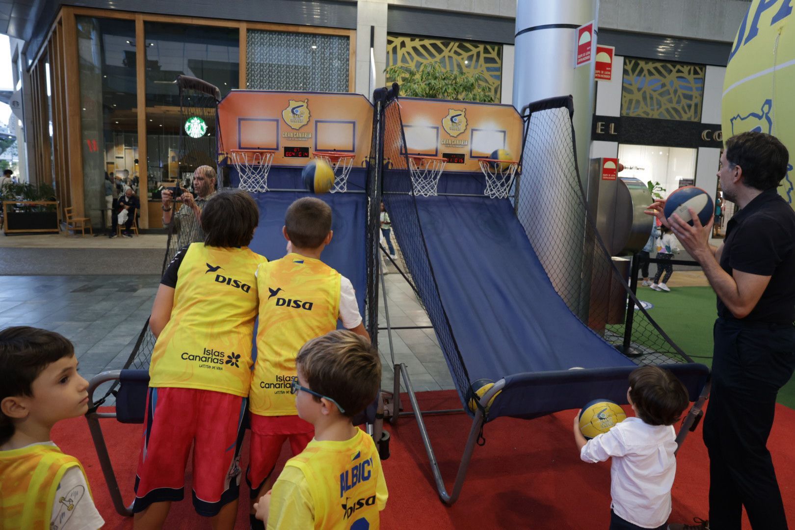 El Dreamland Gran Canaria se divierte en el CC Alisios