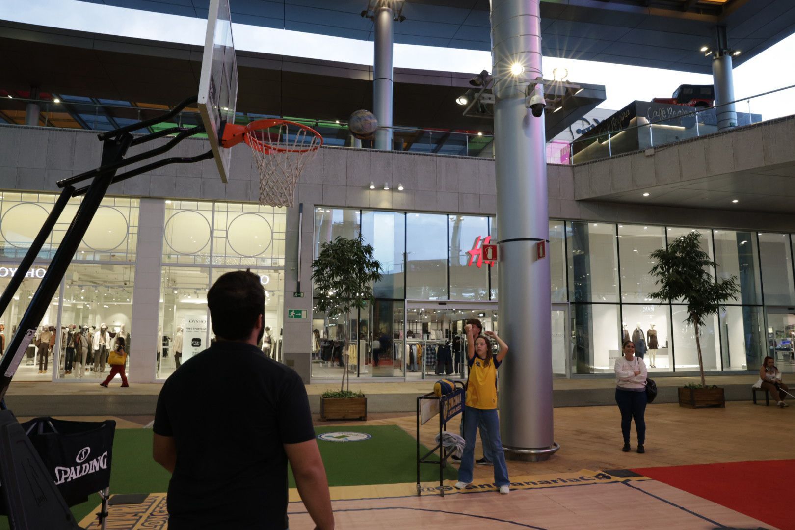 El Dreamland Gran Canaria se divierte en el CC Alisios