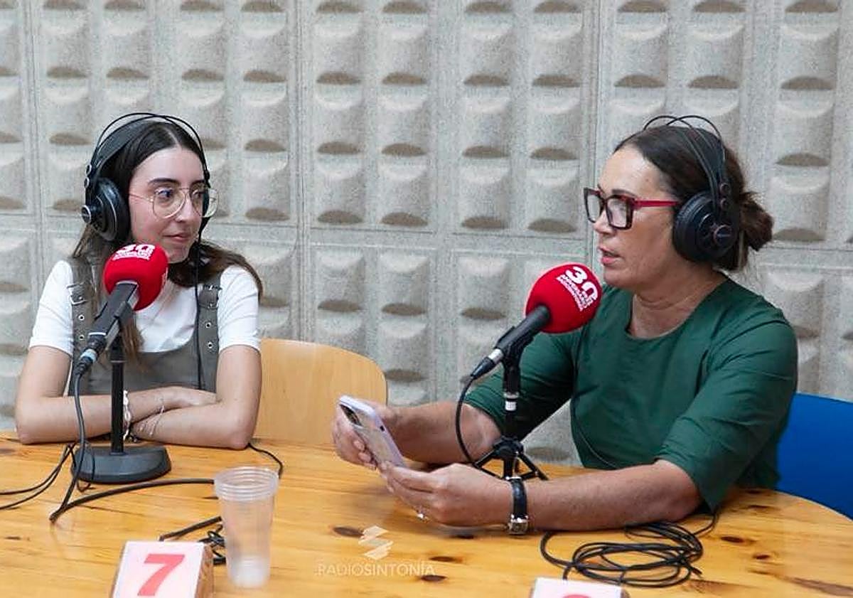 Imagen principal - Varios momentos de la celebración de la emisora decana de Fuerteventura.
