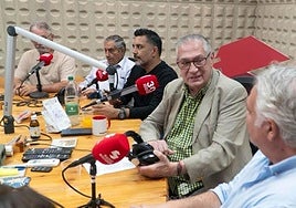 Santiago Travieso, director de la emisora, en la celebración de sus tres décadas en las ondas.