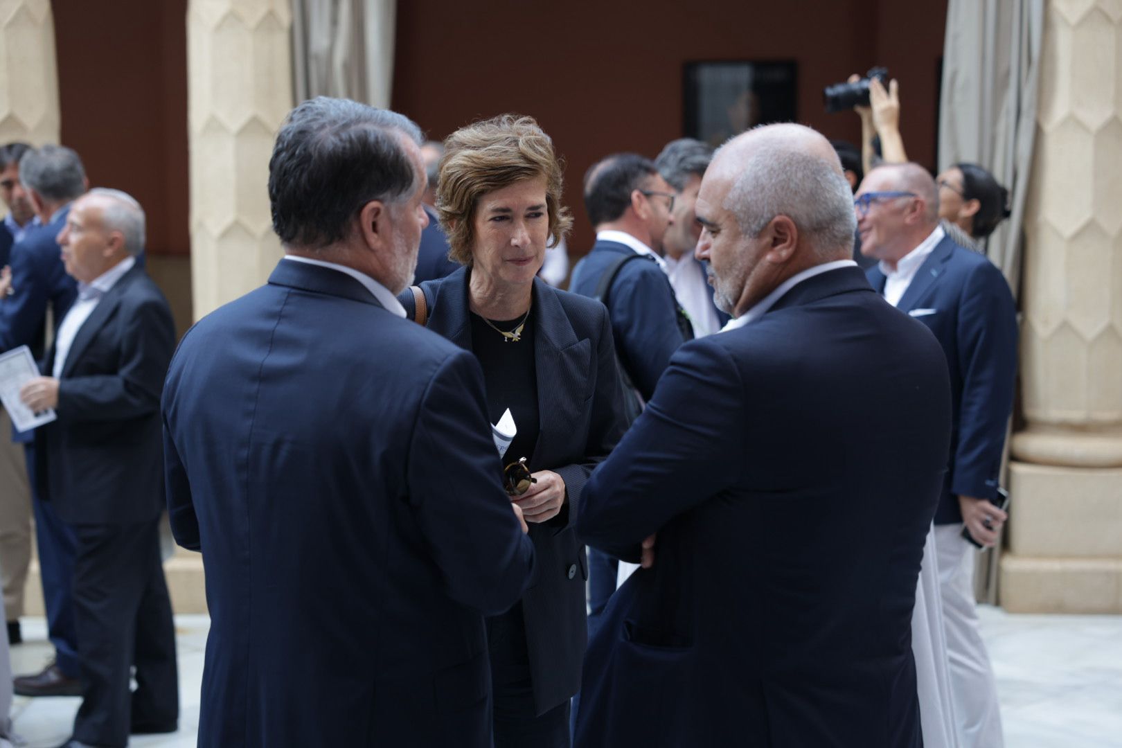 Los asistentes a la conferencia del exdirector del CNI Jorge Dezcallar