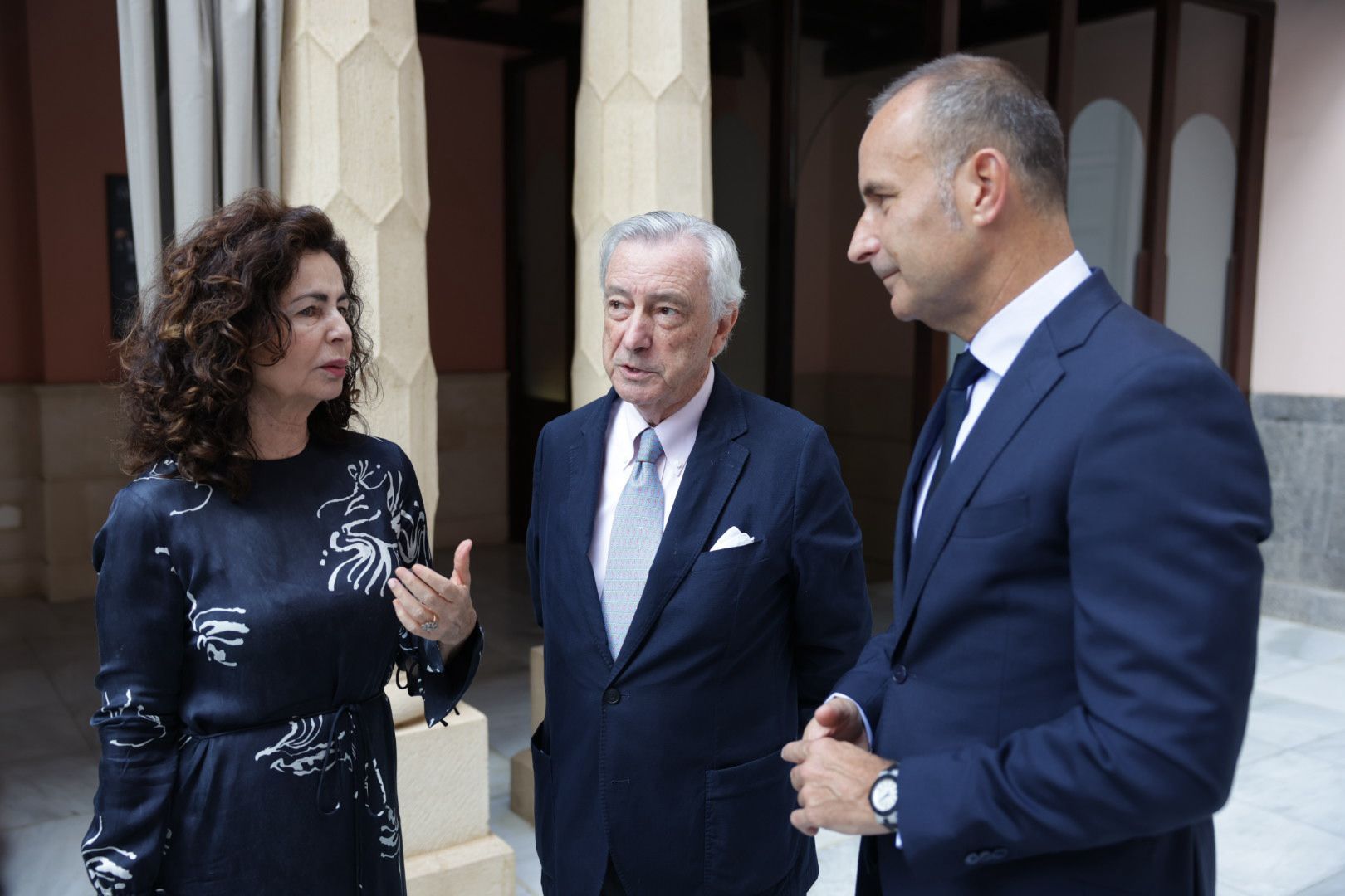 Los asistentes a la conferencia del exdirector del CNI Jorge Dezcallar