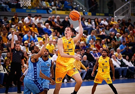 Imagen del choque frente al Andorra del pasado ejercicio liguero.