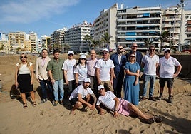 Miguel Rodríguez y Aday Rodríguez, rodeados de arenistas y patrocinadores en el belén del año pasado.