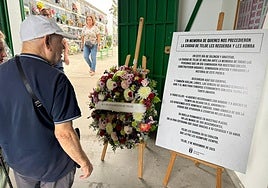 A la entrada de los cementerios encontrarán una corona y un emotivo mensaje.