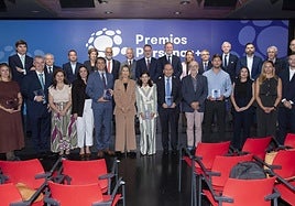 Foto de familia con los premiados.