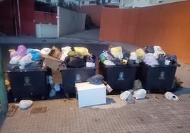 Imagen de contenedores rebosados en Las Palmas de Gran Canaria.