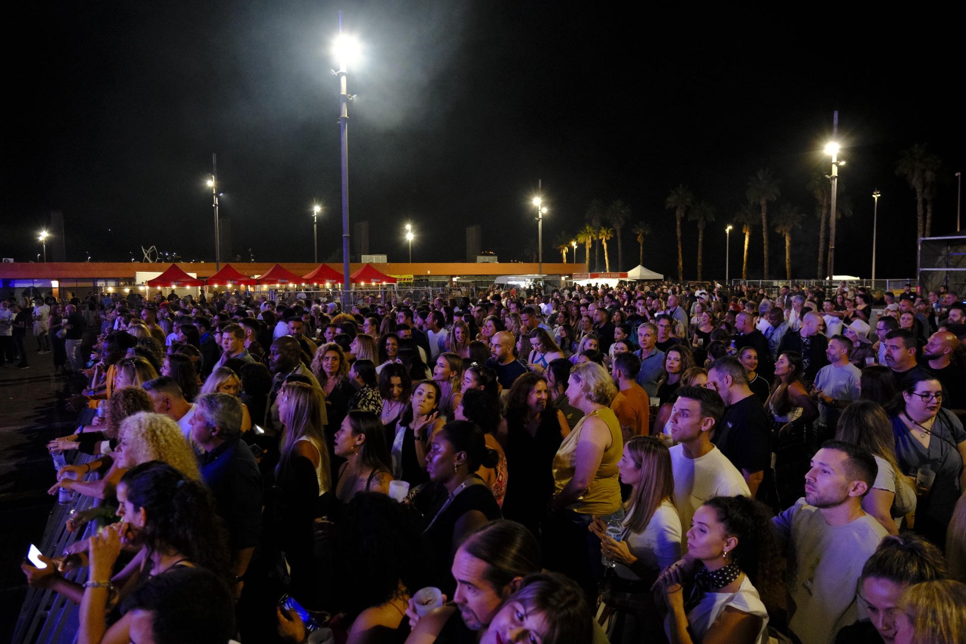 La plaza de la Música coge color antes de la actuación de Craig David
