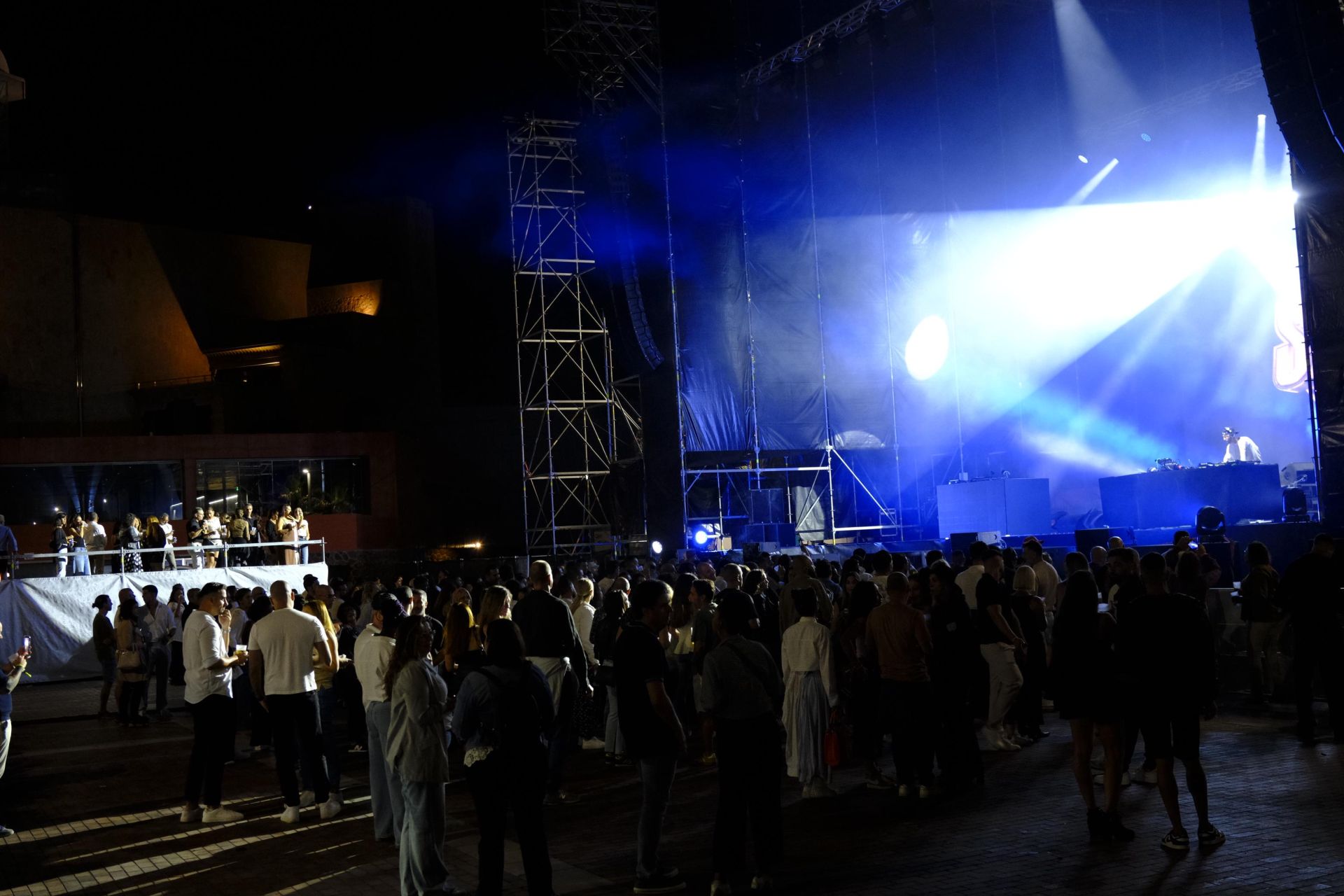 La plaza de la Música coge color antes de la actuación de Craig David