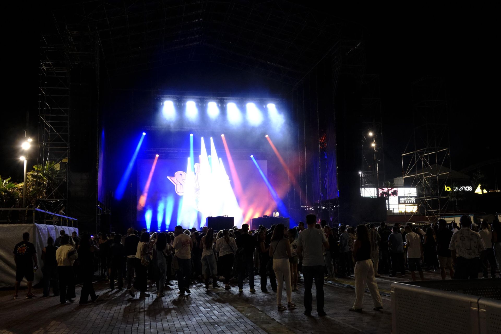 La plaza de la Música coge color antes de la actuación de Craig David