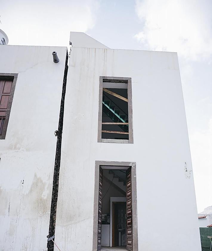 Imagen secundaria 2 - Las obras en la iglesia de Santa Lucía, con el 70% de micropilotes colocados
