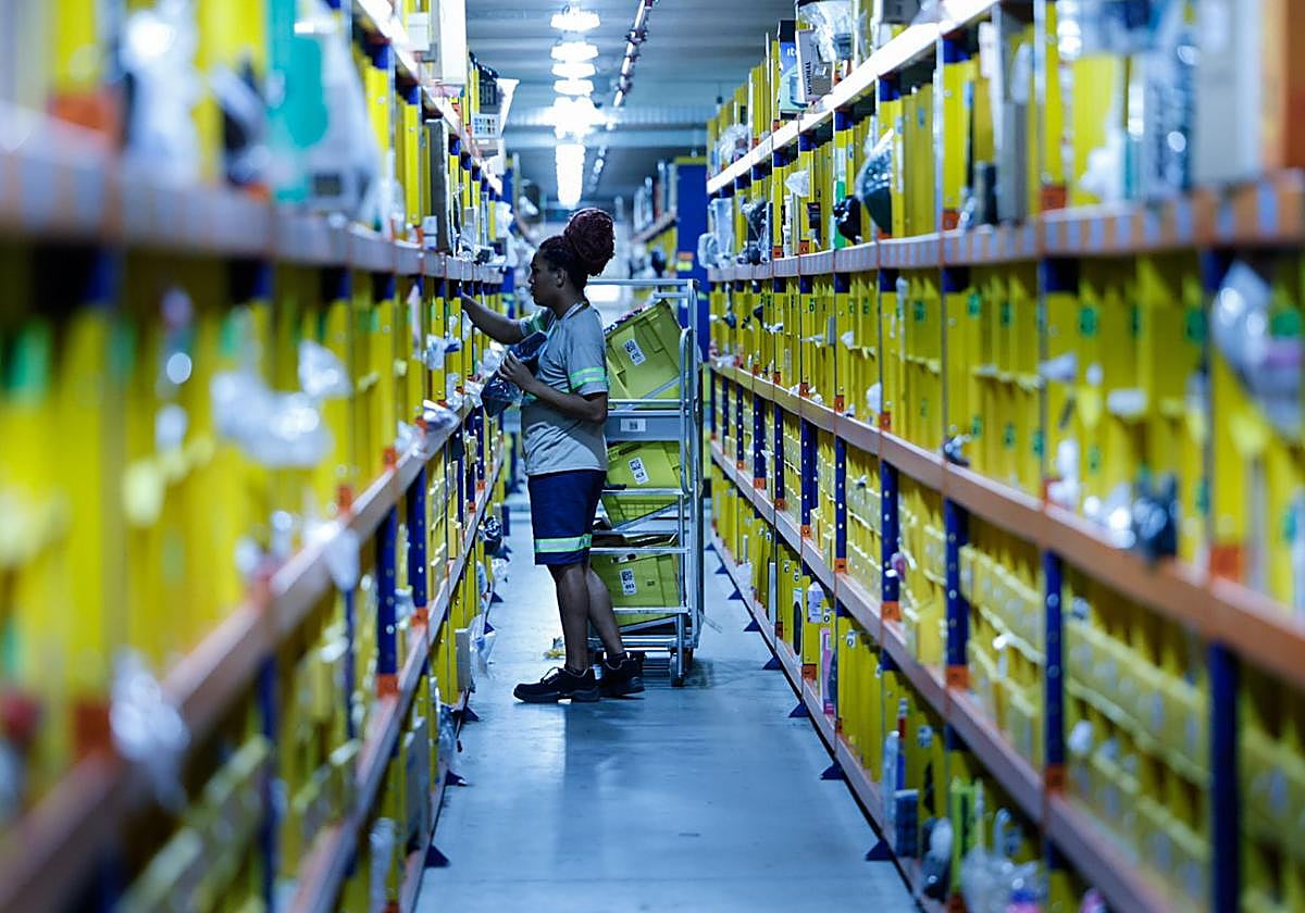 Almacen de una empresa de paquetería.