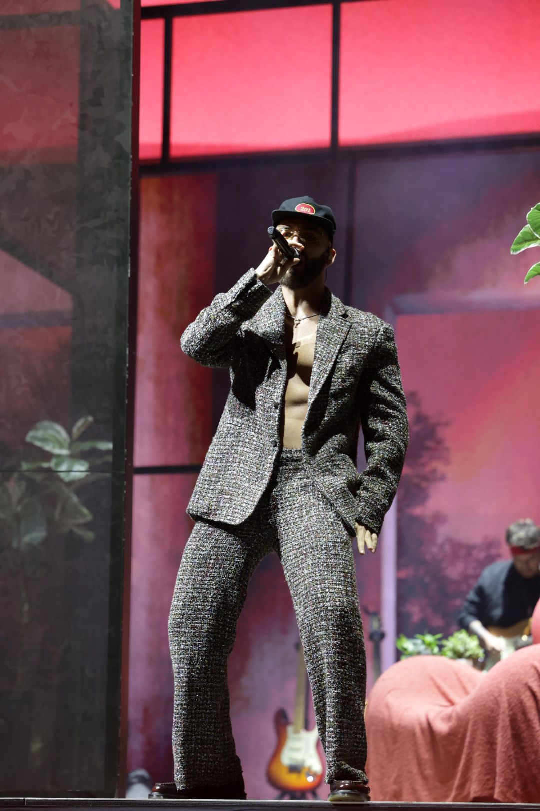 Manuel Turizo llena de canciones y bailes el recinto ferial de Las Palmas de Gran Canaria